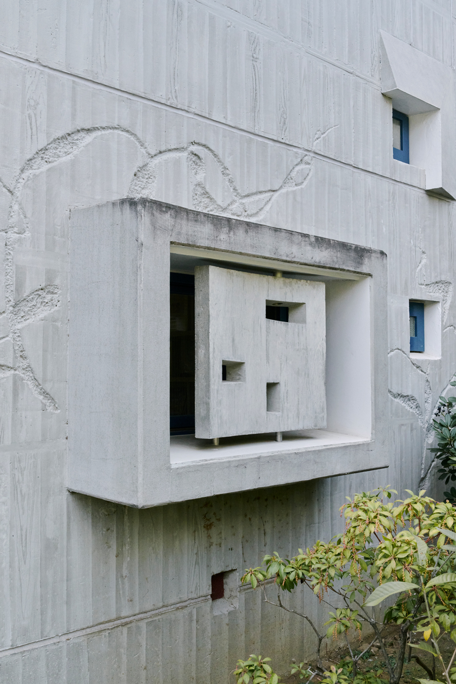 フランス ホテル ル コルビュジエ ヴィンテージ フラワーポット 四角 Travel through Architecture by Taka Kawachi | Silver Magazine